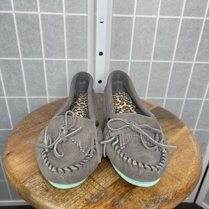 Minnetonka Women’s Gray Flat Moccasins